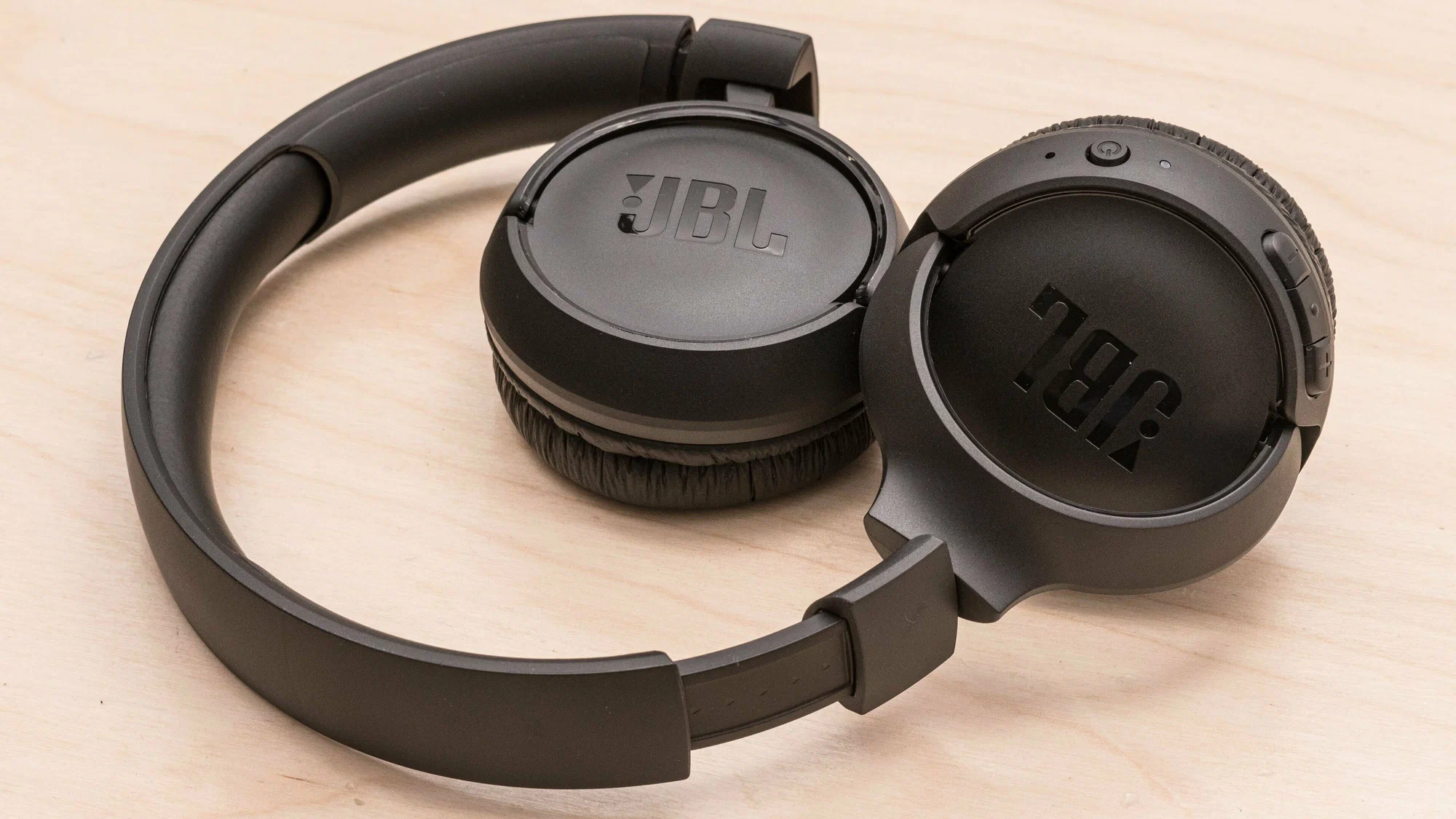 Обзор беспроводных наушников JBL
